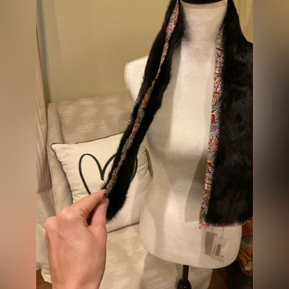 NWT Cacharel 100% Real Rabbit Fur Scarf - Picture 6 of 6